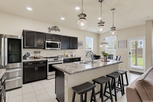 1524 BIRMINGHAM DR, Seguin, TX 78155