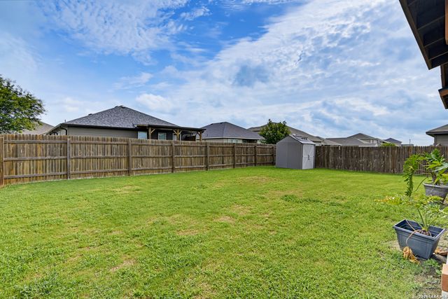 1524 BIRMINGHAM DR, Seguin, TX 78155