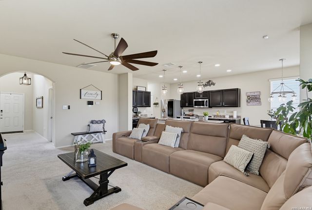 1524 BIRMINGHAM DR, Seguin, TX 78155