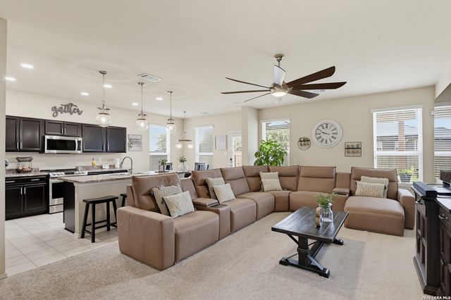 1524 BIRMINGHAM DR, Seguin, TX 78155
