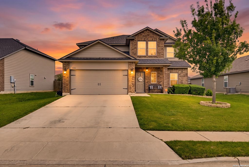 1524 BIRMINGHAM DR, Seguin, TX 78155