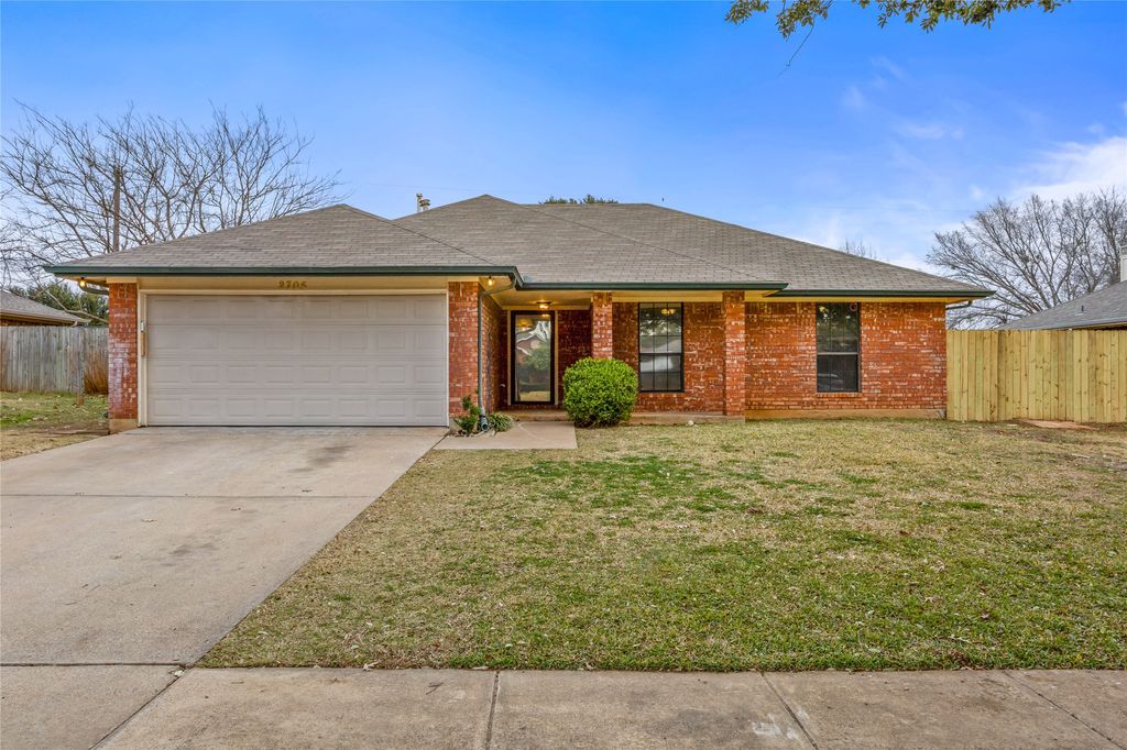2705 Parkview Drive, Corinth, TX 76210