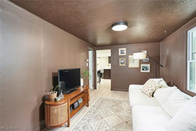 3305 Klages Boulevard, Tallmadge, OH 44278