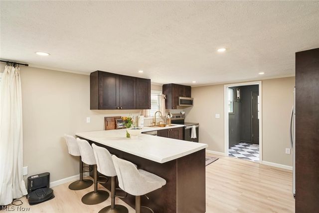 3305 Klages Boulevard, Tallmadge, OH 44278