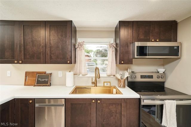 3305 Klages Boulevard, Tallmadge, OH 44278