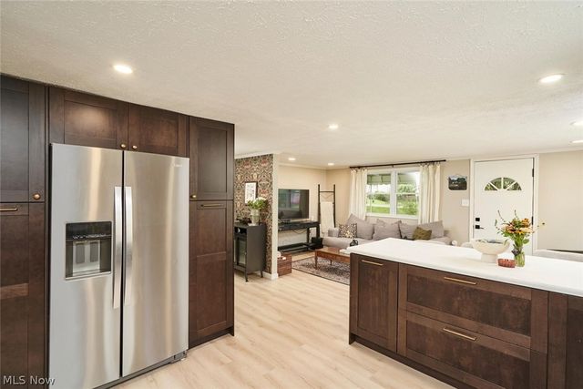 3305 Klages Boulevard, Tallmadge, OH 44278