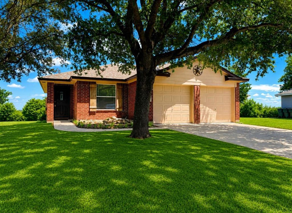 359 Spring Branch LOOP, Kyle, TX 78640