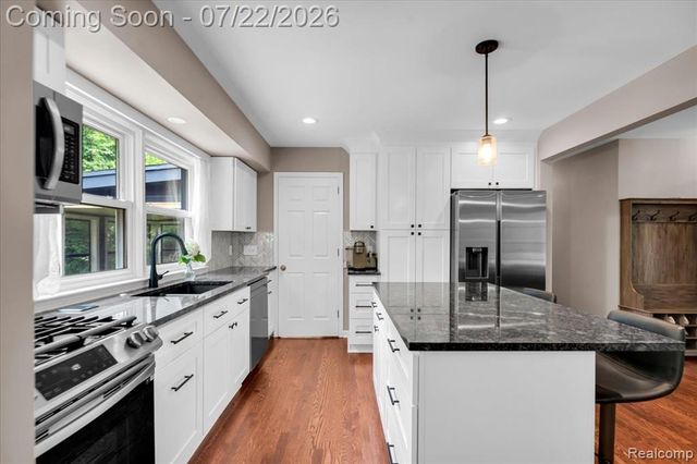 1591 E Maple Road, Birmingham, MI 48009