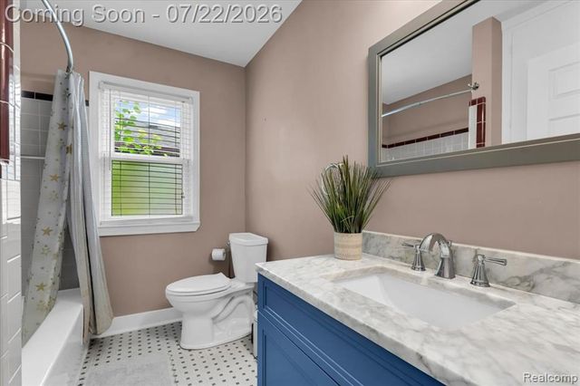 1591 E Maple Road, Birmingham, MI 48009