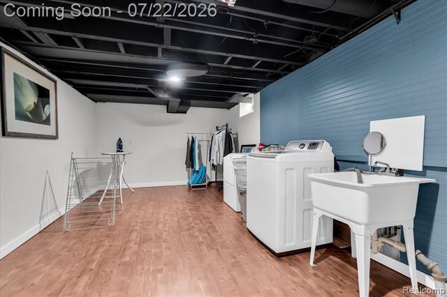 1591 E Maple Road, Birmingham, MI 48009