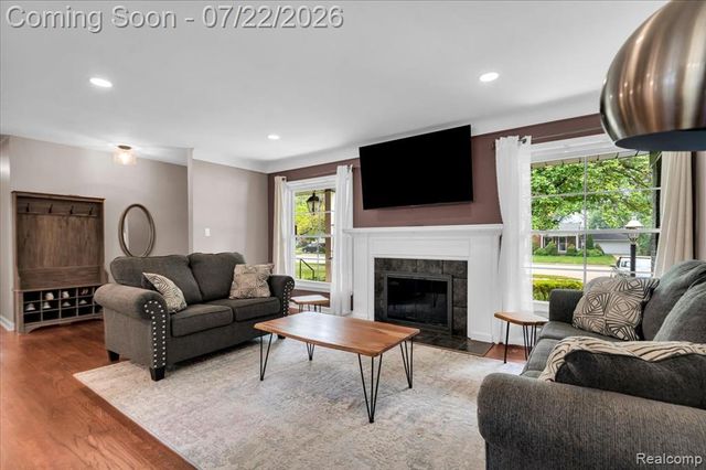 1591 E Maple Road, Birmingham, MI 48009