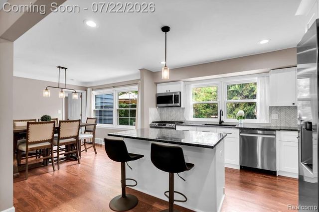 1591 E Maple Road, Birmingham, MI 48009