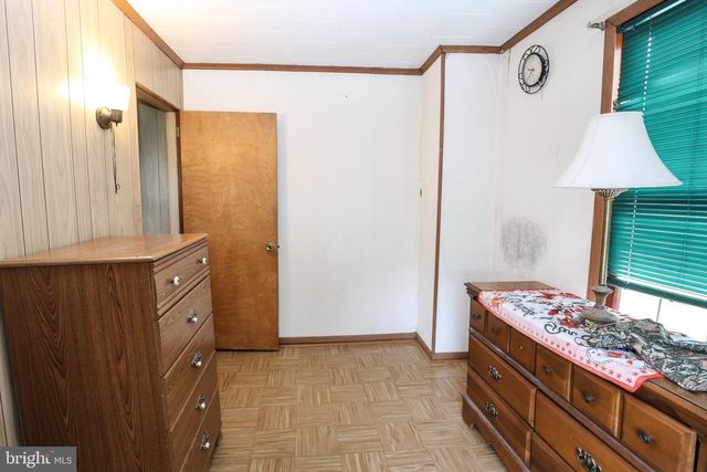 320 W NEW YORK ST, Shenandoah, PA 17976