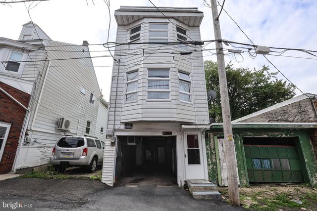 320 W NEW YORK ST, Shenandoah, PA 17976