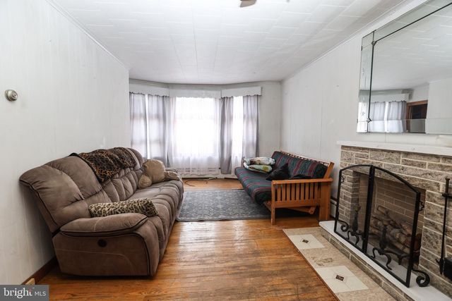 320 W NEW YORK ST, Shenandoah, PA 17976