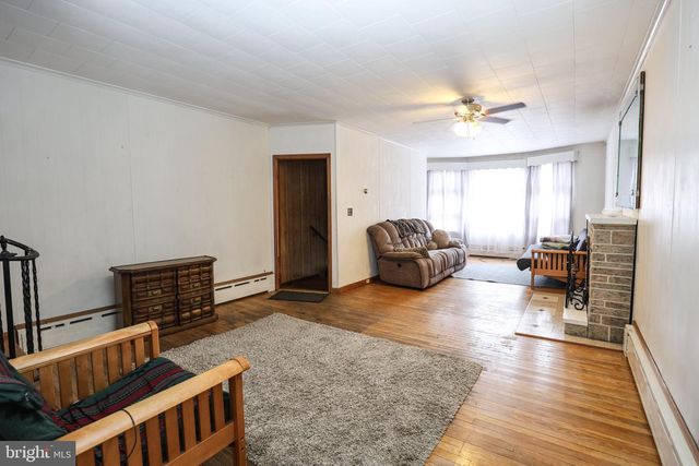 320 W NEW YORK ST, Shenandoah, PA 17976