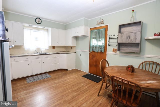 320 W NEW YORK ST, Shenandoah, PA 17976