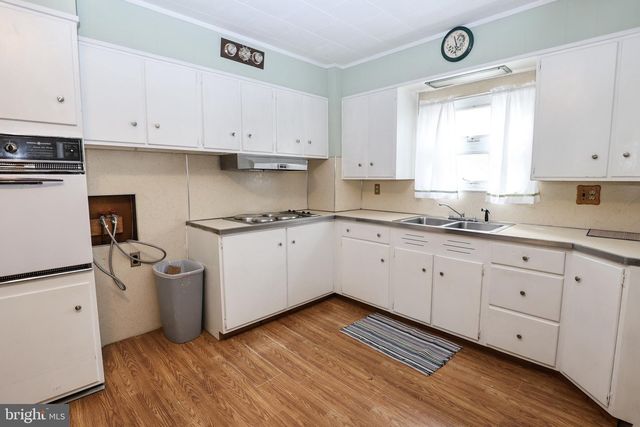 320 W NEW YORK ST, Shenandoah, PA 17976