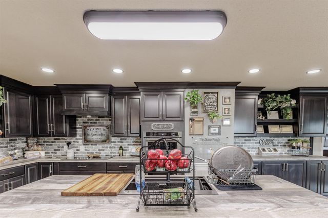 1717 N Fourche Avenue, Perryville, AR 72126