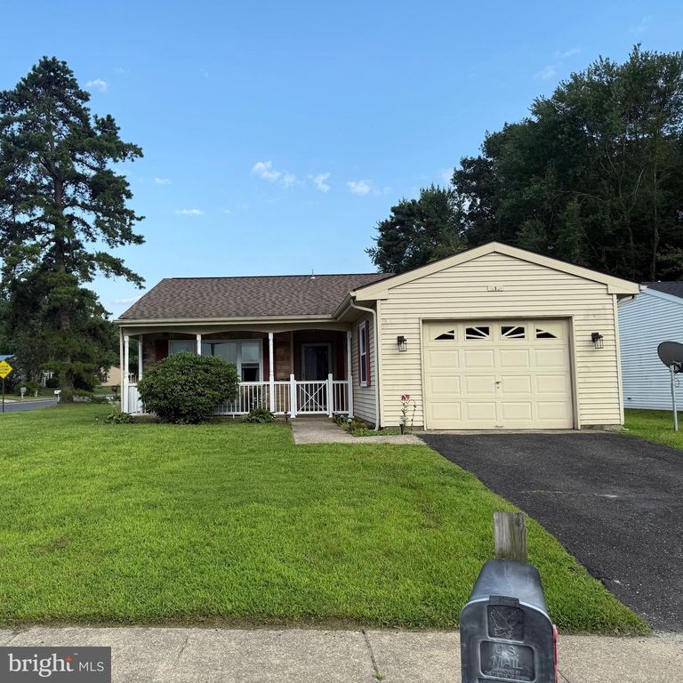 1 DORCHESTER DR, Southampton, NJ 08088