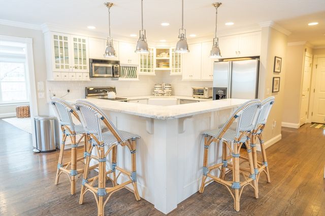 10 Abbey Gate Rd, Barnstable, MA 02635