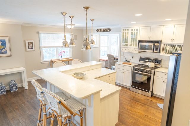 10 Abbey Gate Rd, Barnstable, MA 02635