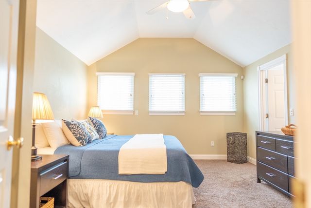 10 Abbey Gate Rd, Barnstable, MA 02635