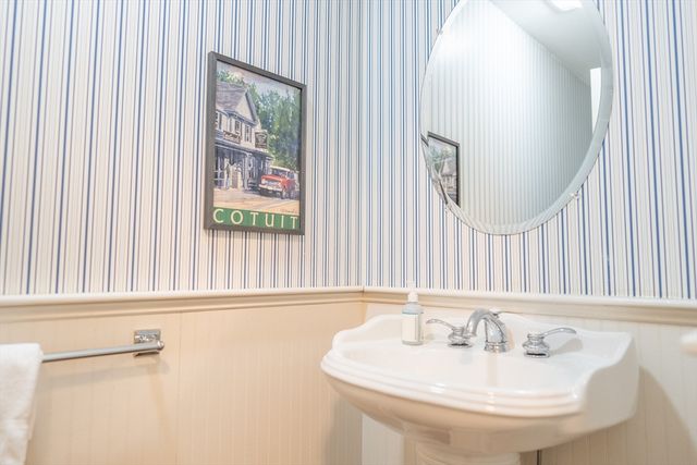 10 Abbey Gate Rd, Barnstable, MA 02635