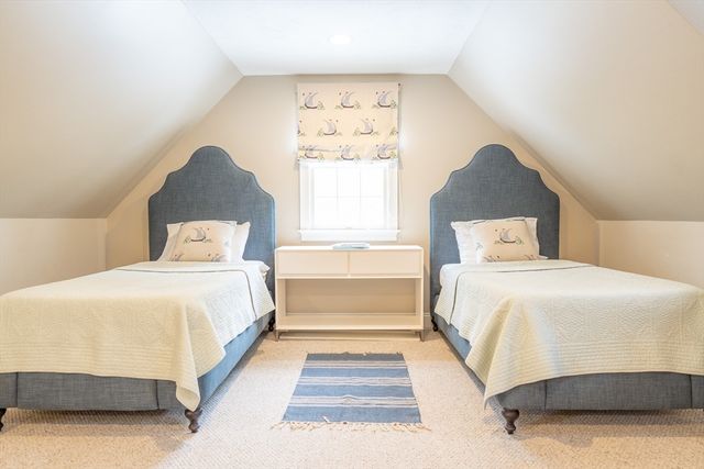 10 Abbey Gate Rd, Barnstable, MA 02635