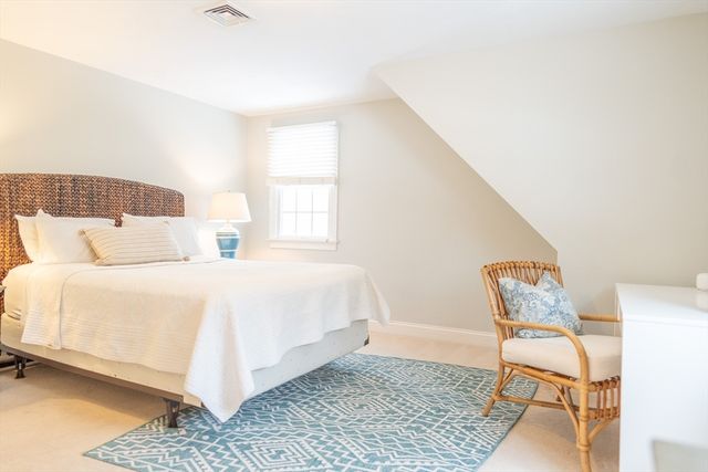 10 Abbey Gate Rd, Barnstable, MA 02635