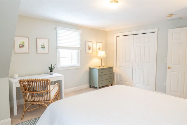 10 Abbey Gate Rd, Barnstable, MA 02635