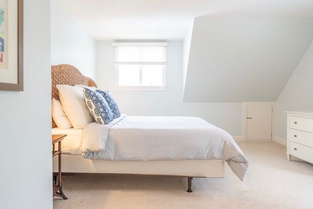 10 Abbey Gate Rd, Barnstable, MA 02635