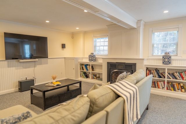 10 Abbey Gate Rd, Barnstable, MA 02635