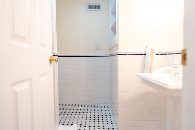 10 Abbey Gate Rd, Barnstable, MA 02635