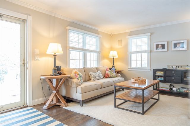 10 Abbey Gate Rd, Barnstable, MA 02635