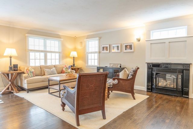 10 Abbey Gate Rd, Barnstable, MA 02635