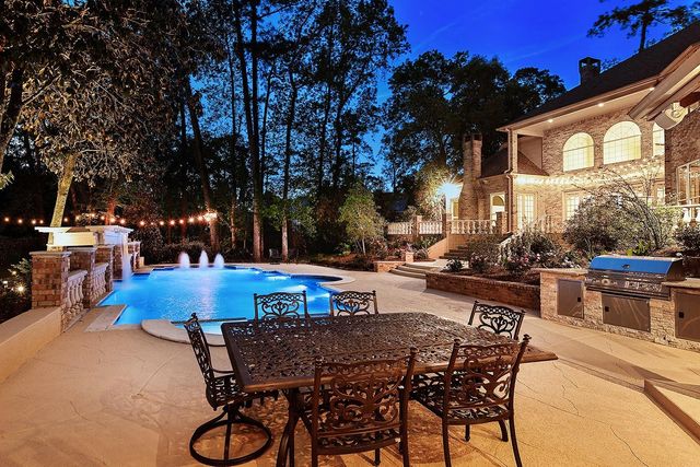 58 Red Sable Drive, The Woodlands, TX 77380