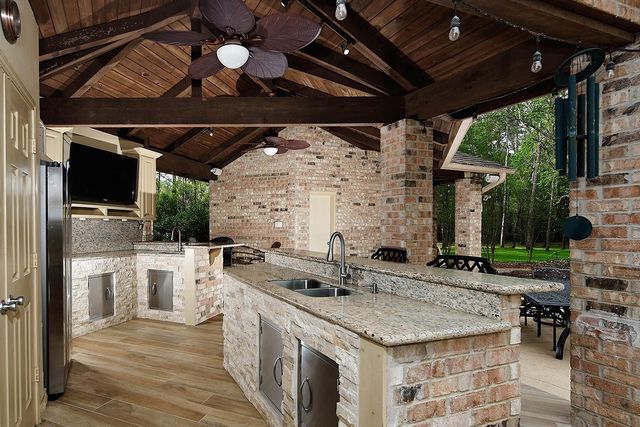 58 Red Sable Drive, The Woodlands, TX 77380