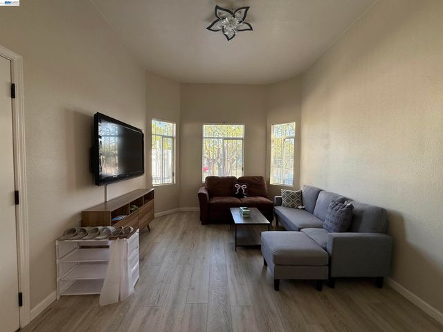 550 Marina Blvd, San Leandro, CA 94577