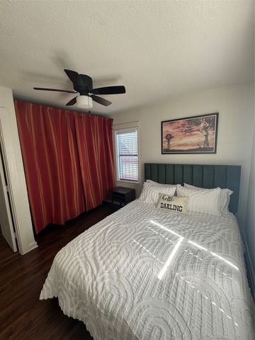 108 NW 30th Street, Fort Worth, TX 76106