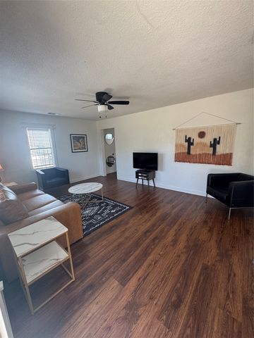 108 NW 30th Street, Fort Worth, TX 76106