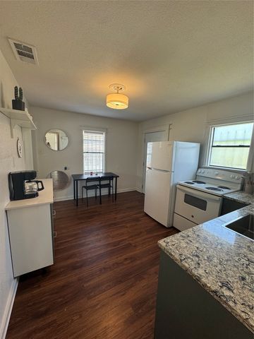 108 NW 30th Street, Fort Worth, TX 76106