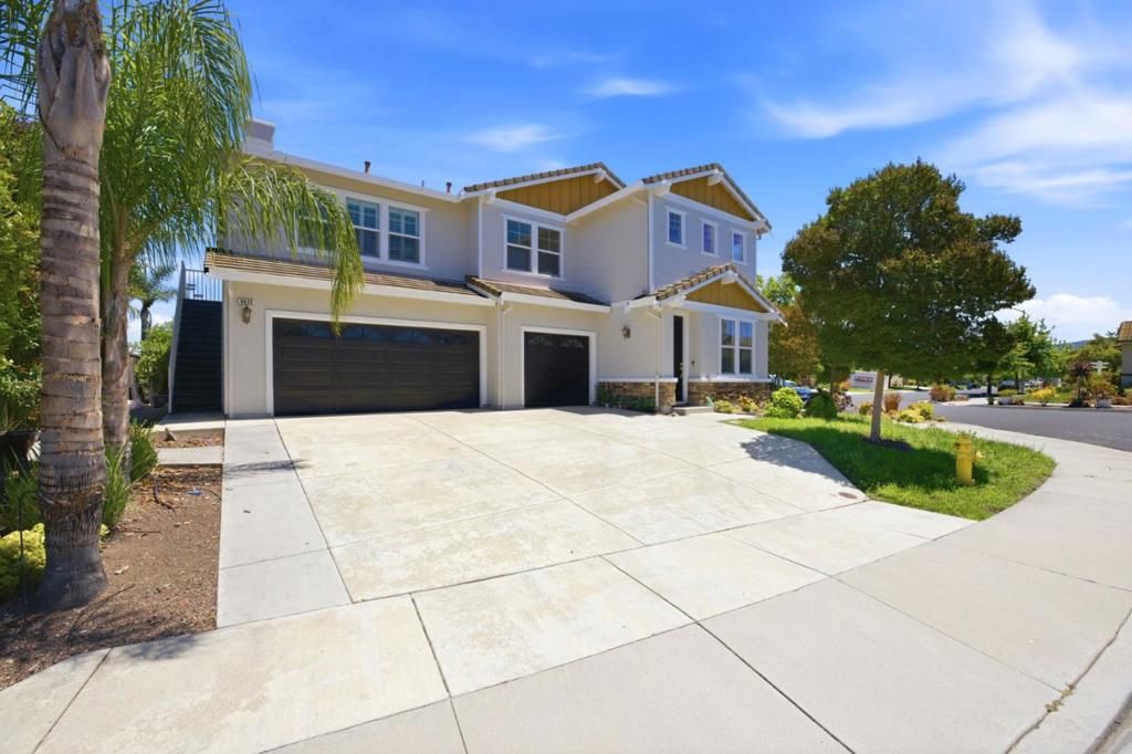Image 3 of property listing at 9632 Cherrywood Court, Gilroy, CA 95020