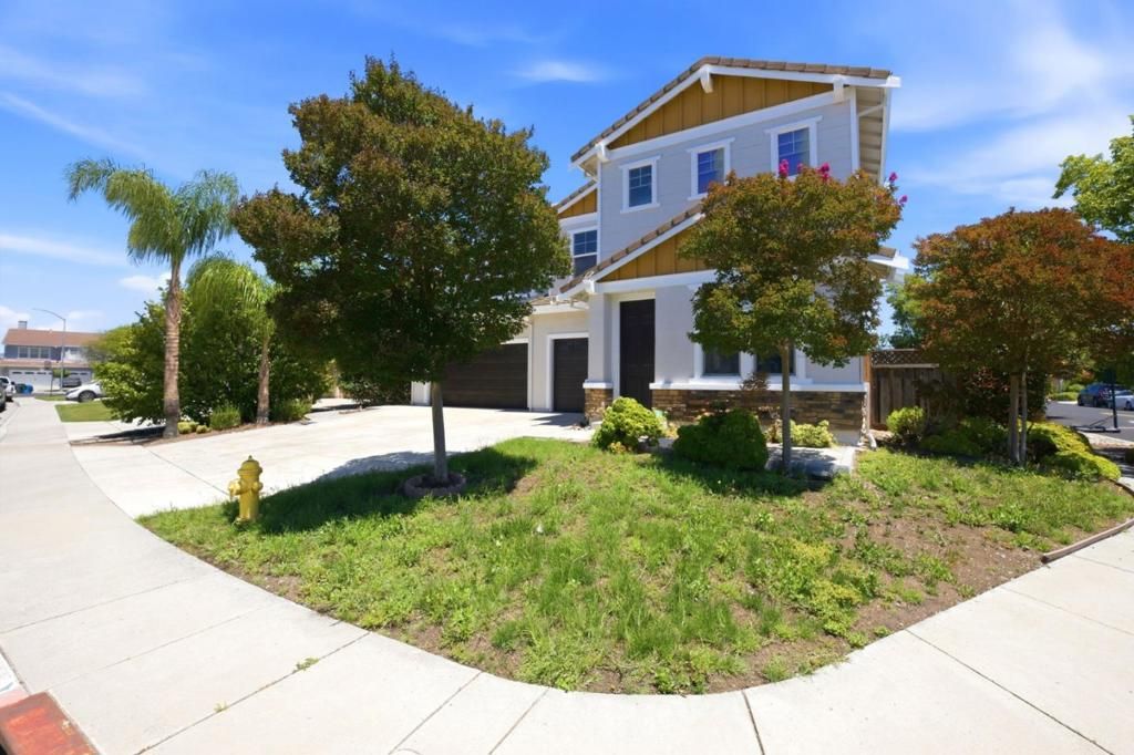 Image 4 of property listing at 9632 Cherrywood Court, Gilroy, CA 95020