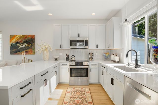 12734 B 7th Avenue NW, Seattle, WA 98177