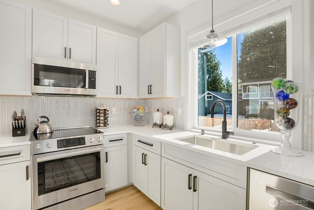 12734 B 7th Avenue NW, Seattle, WA 98177