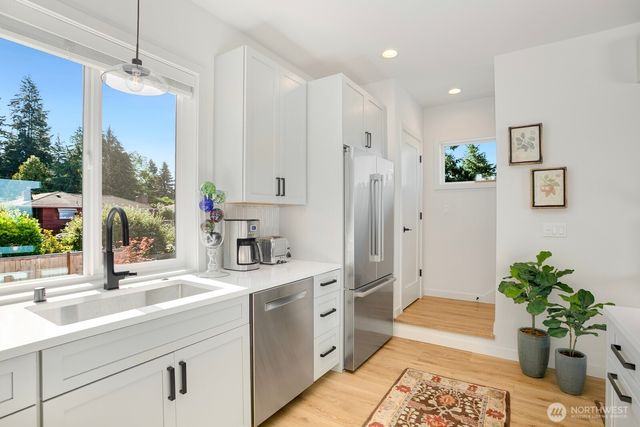 12734 B 7th Avenue NW, Seattle, WA 98177