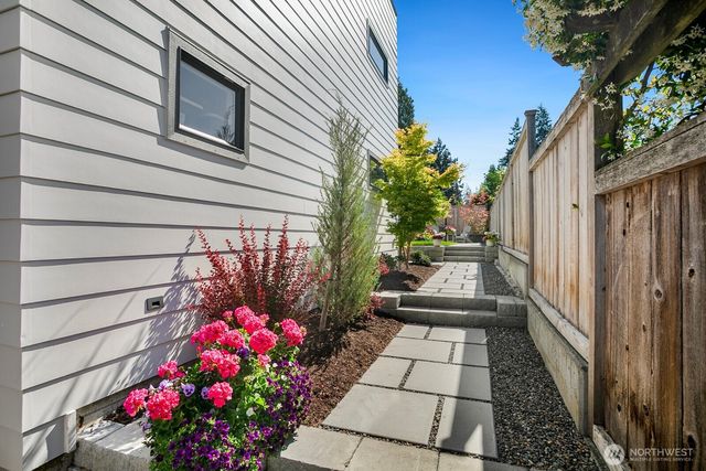 12734 B 7th Avenue NW, Seattle, WA 98177