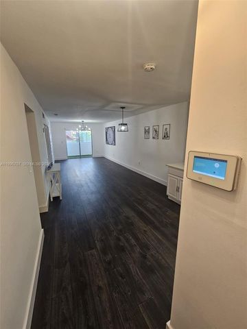 6055 W 19th Avenue 209, Hialeah, FL 33012