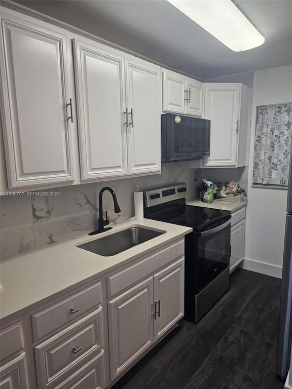 6055 W 19th Avenue 209, Hialeah, FL 33012
